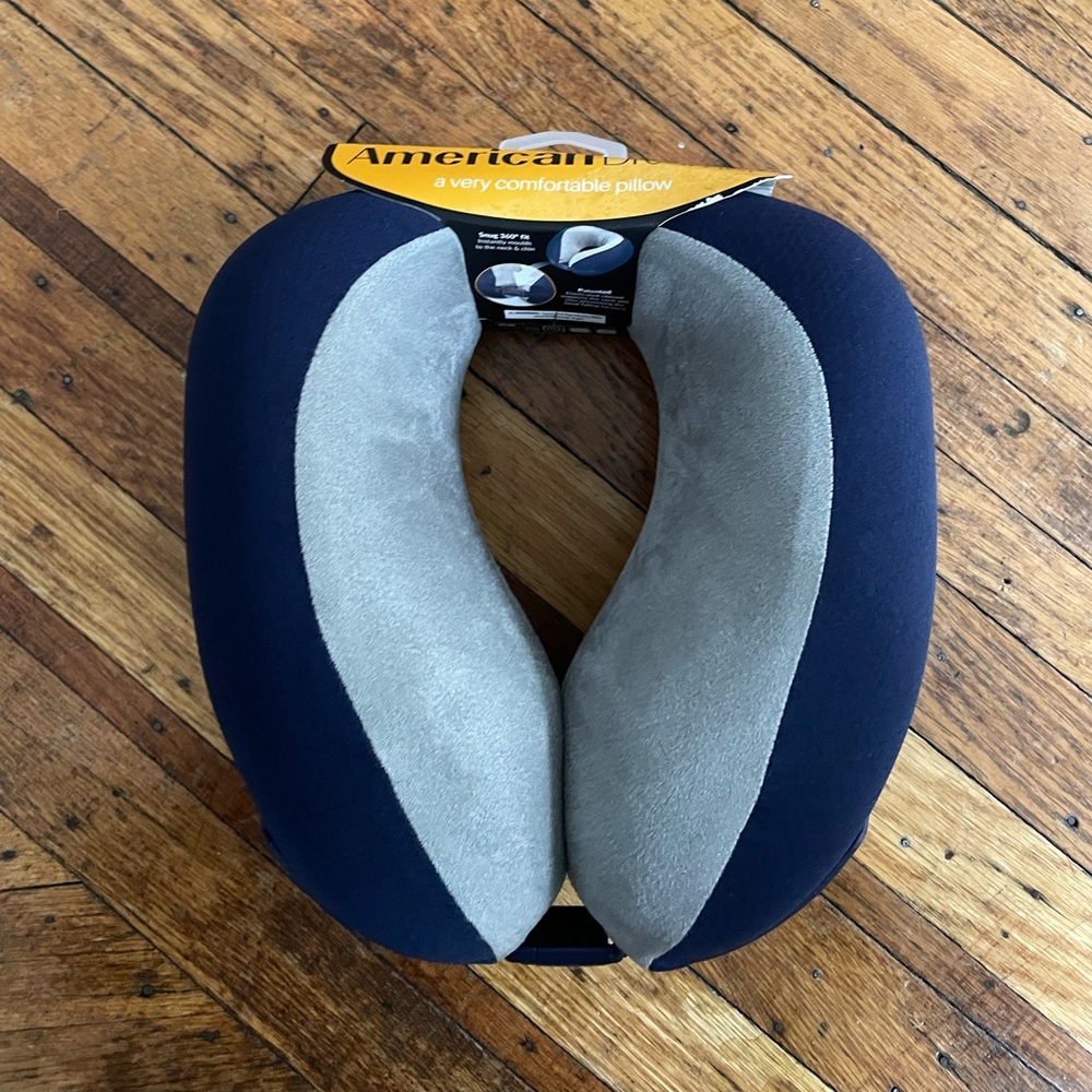 NWT American Dreamer memory foam travel pillow.